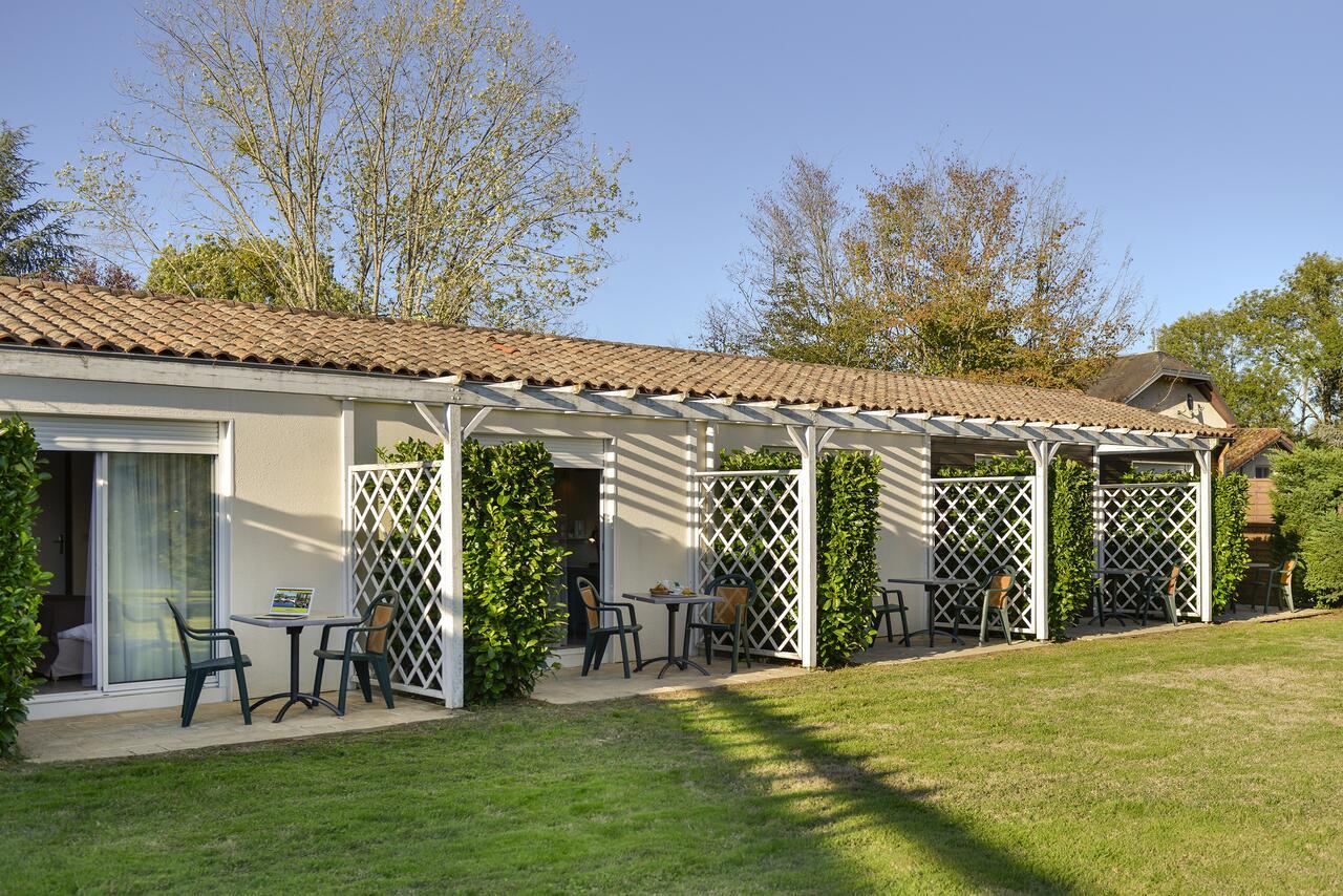 Logis Hôtel Val de Vienne Le Vigeant Buitenkant foto