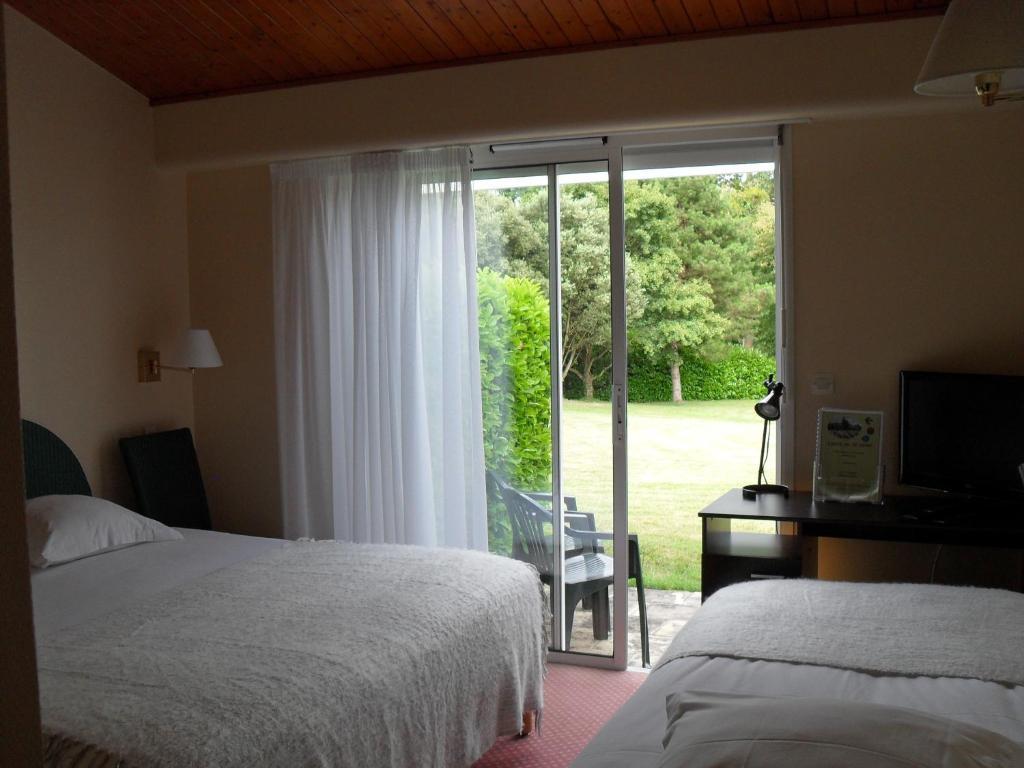 Logis Hôtel Val de Vienne Le Vigeant Kamer foto